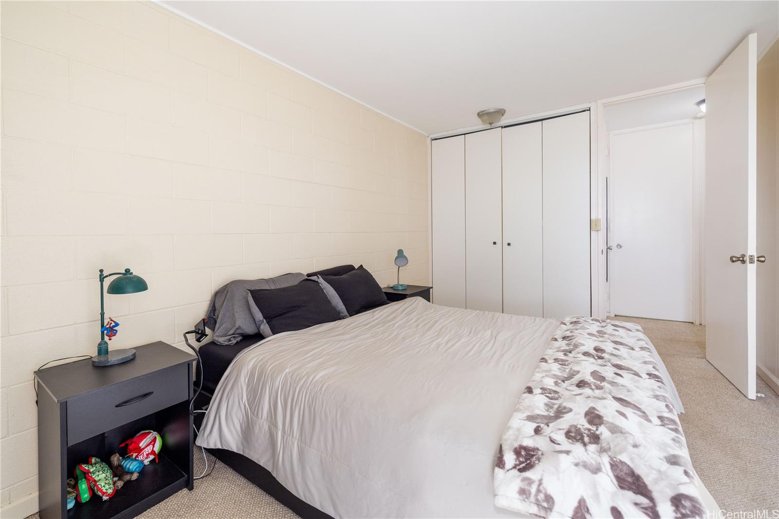 92-739 Makakilo Drive, Unit 21 Kapolei, HI 96707 - Photo 12 of 25 a bedroom with a bed and a tv in it