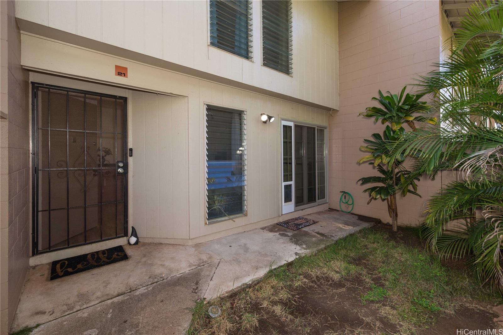 92-739 Makakilo Drive, Unit 21 Kapolei, HI 96707 - Photo 6 of 25 a view of backyard of the house