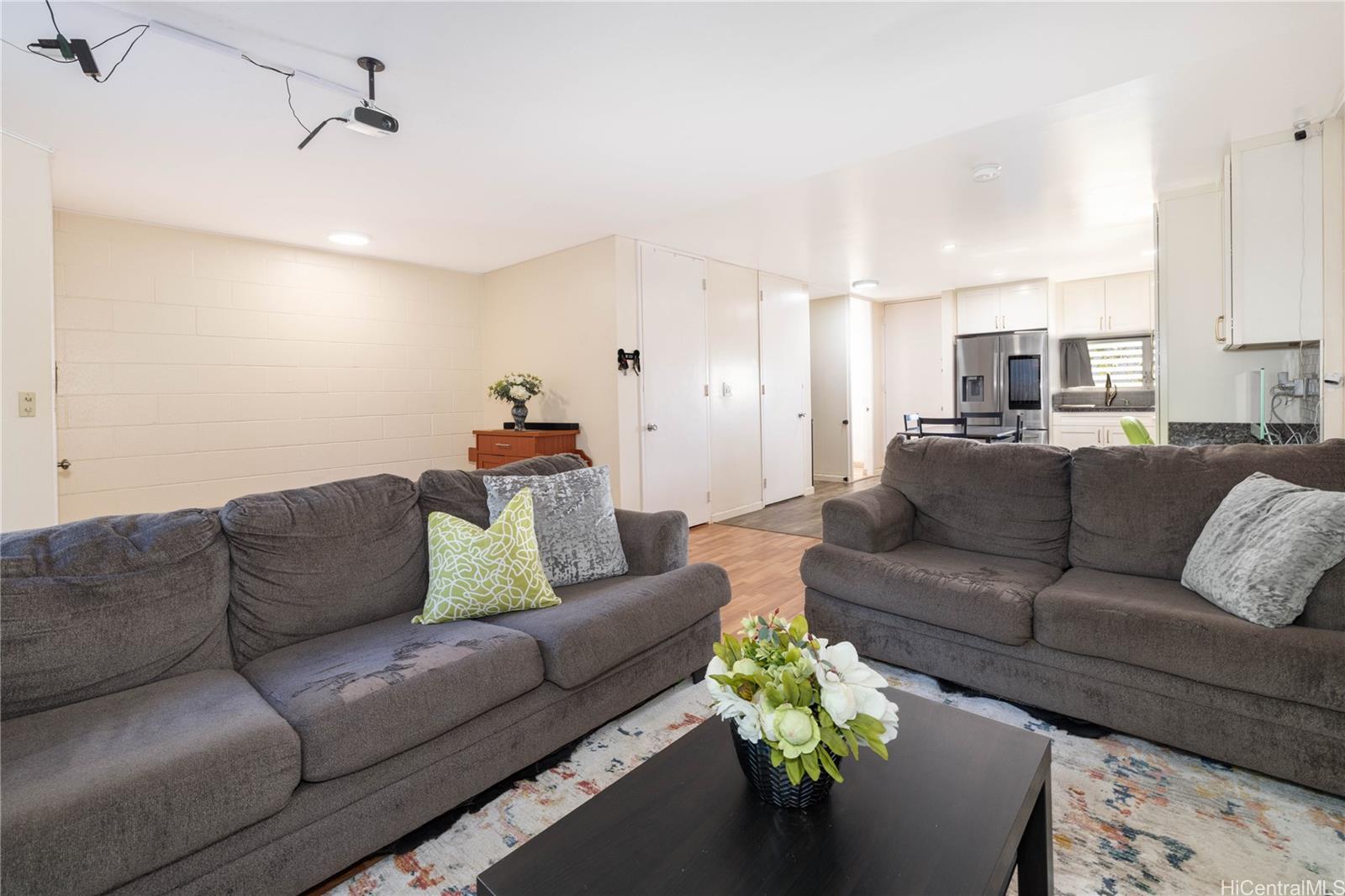 92-739 Makakilo Drive, Unit 21 Kapolei, HI 96707 - Photo 7 of 25 a living room with furniture and a couch