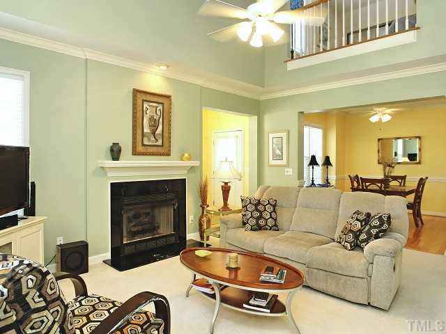 Open to formal dining.