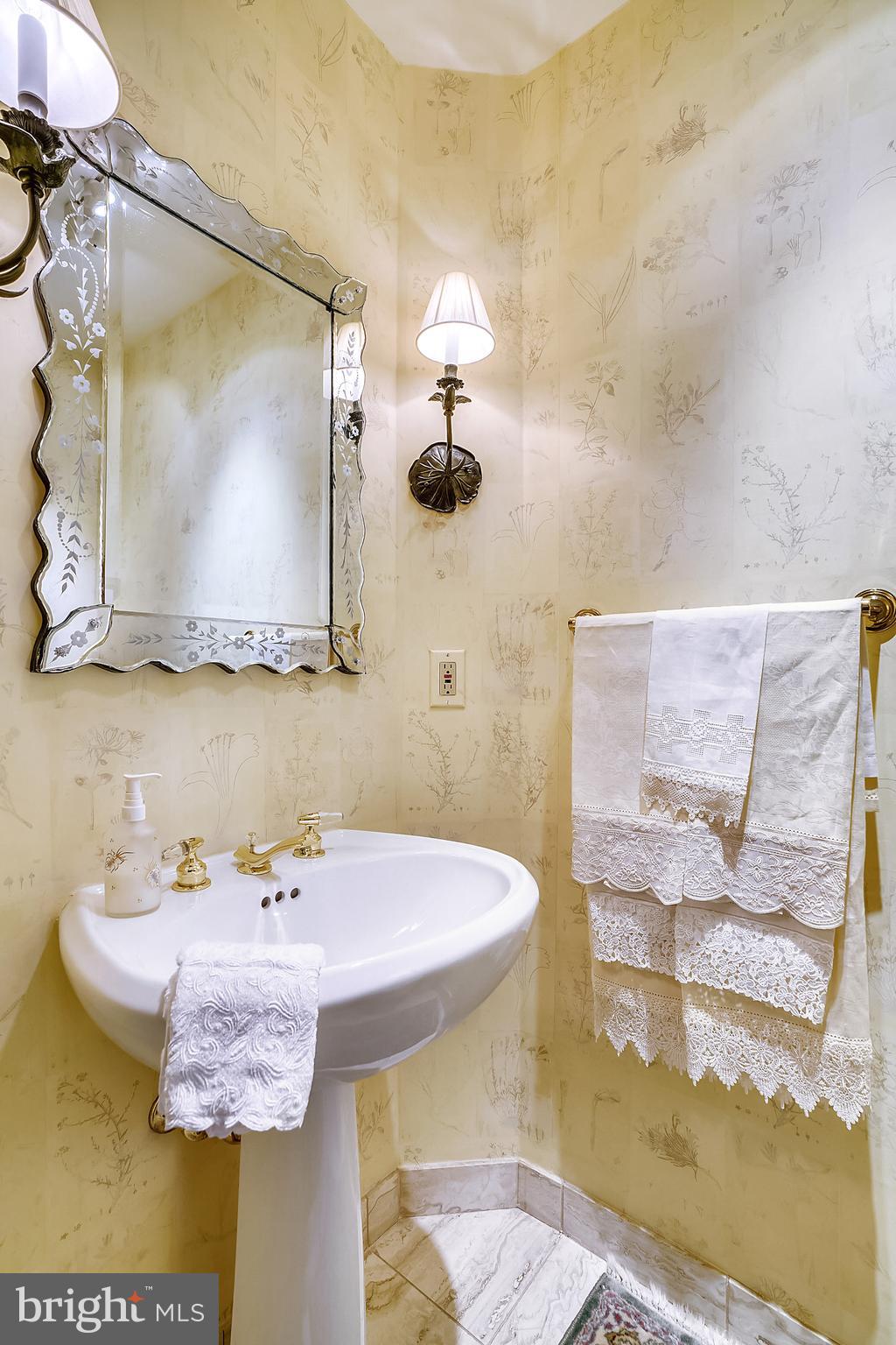 3801 Canterbury Road, Unit 1006 Baltimore, MD 21218 - Photo 32 of 41 Powder Room
