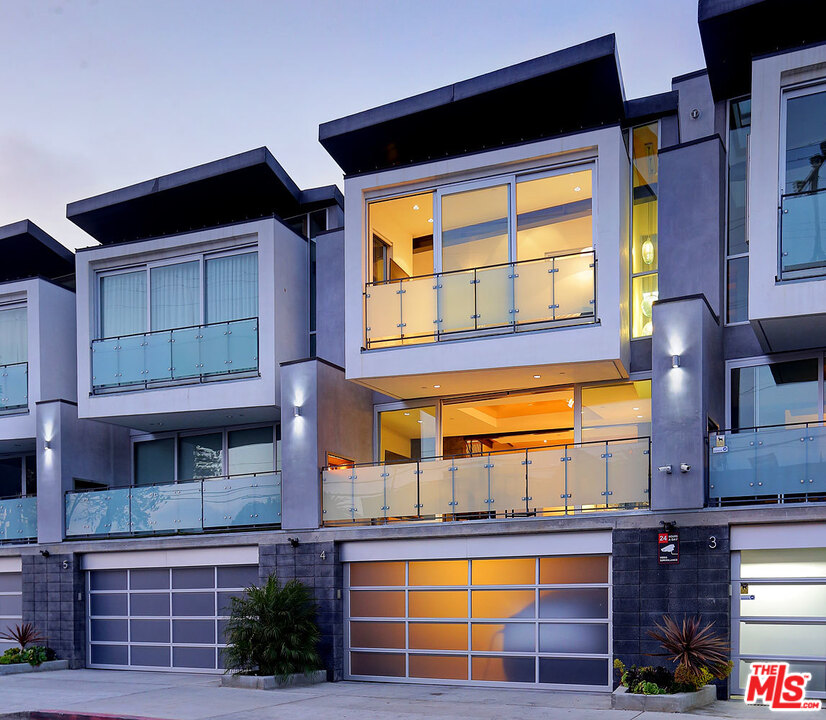 351 Sunset Avenue, Unit 4 Venice, CA 90291 - Photo 2 of 15