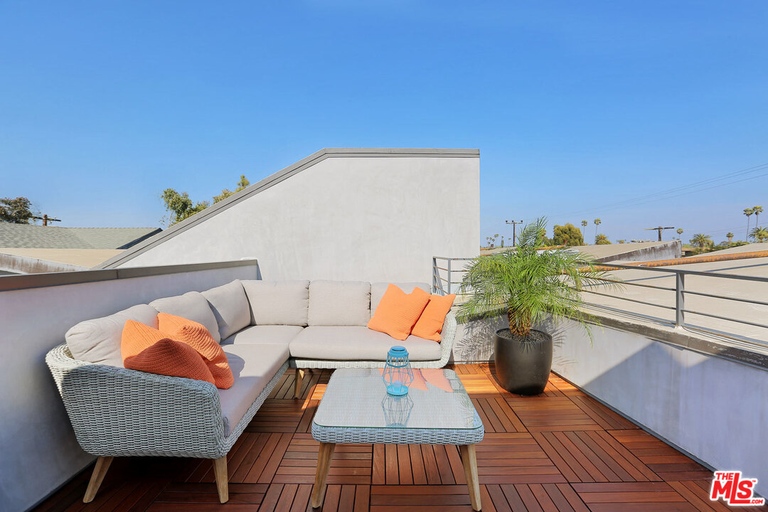 351 Sunset Avenue, Unit 4 Venice, CA 90291 - Photo 3 of 15