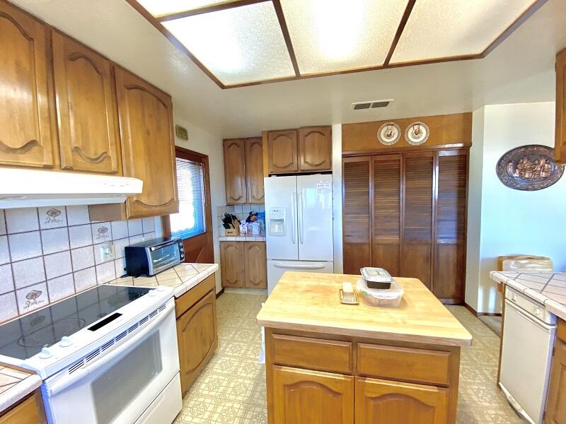 56 Sea View Road Whitethorn, CA 95589 - Photo 8 of 13