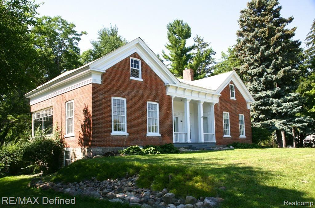 1081 West Auburn Road Rochester Hills, MI 48309 - Photo 1 of 24