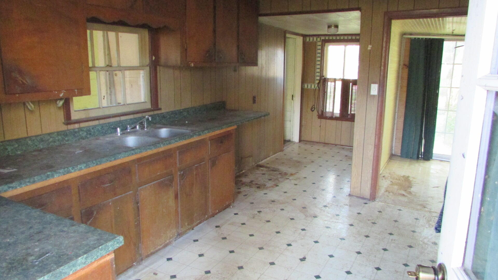 2149 Chinquapin Grove Road Bluff City, TN 37618 - Photo 18 of 40 IMG_5608