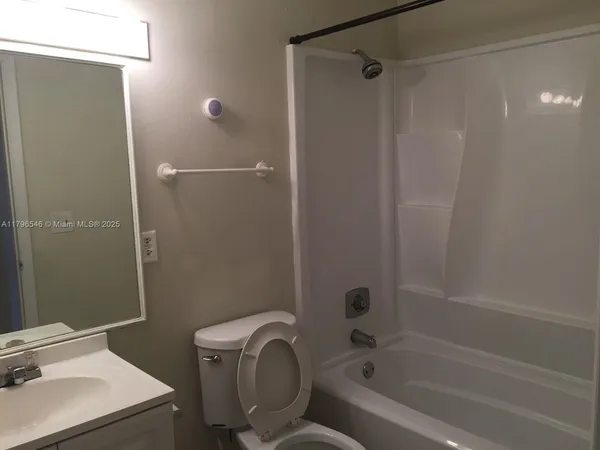 $1,575 | 1225 Southwest 46th Avenue, Unit 211, Pompano Beach, FL 33069