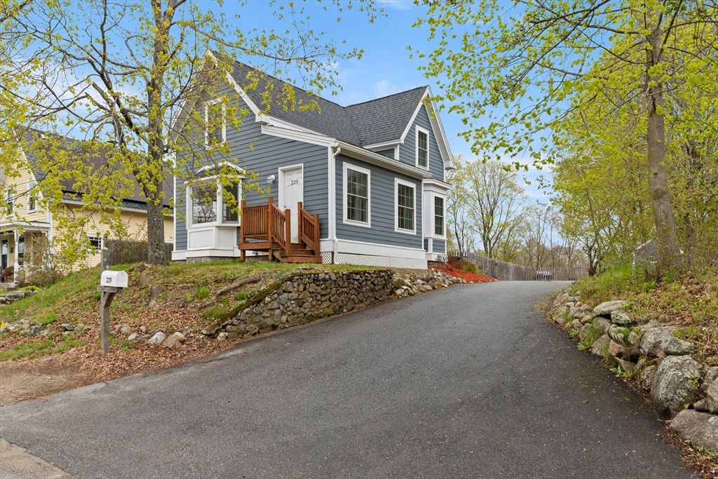 229 Highland Street Hamilton, MA 01982 - Photo 2 of 35