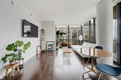 $349,900 | 210 South Desplaines Street, Unit 1110, Chicago, IL 60661