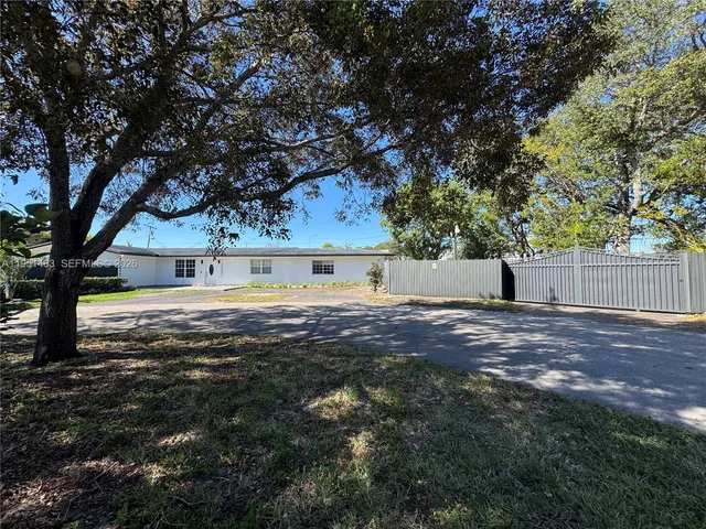 $4,500 | 10502 Southwest 77th Court, Unit 10502, Pinecrest, FL 33156