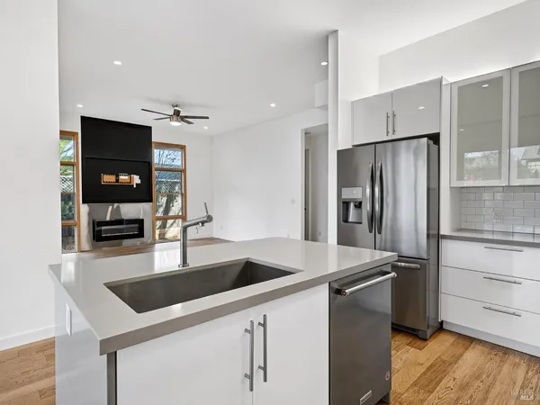 $1,400,000 | 540 South Cloverdale Boulevard, Cloverdale, CA 95425