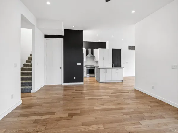 $1,400,000 | 540 South Cloverdale Boulevard, Cloverdale, CA 95425