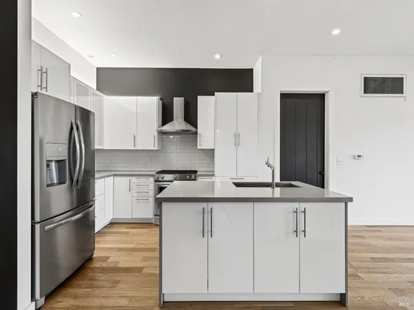 $1,400,000 | 540 South Cloverdale Boulevard, Cloverdale, CA 95425