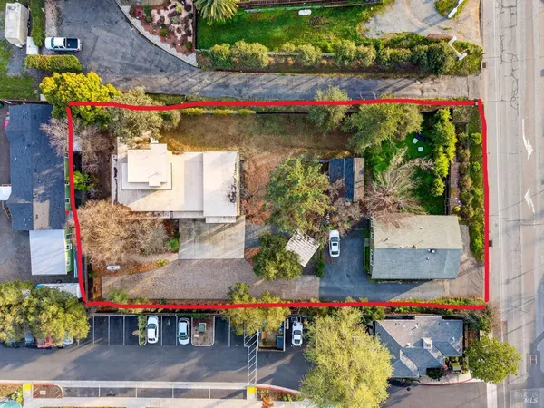 $1,400,000 | 540 South Cloverdale Boulevard, Cloverdale, CA 95425