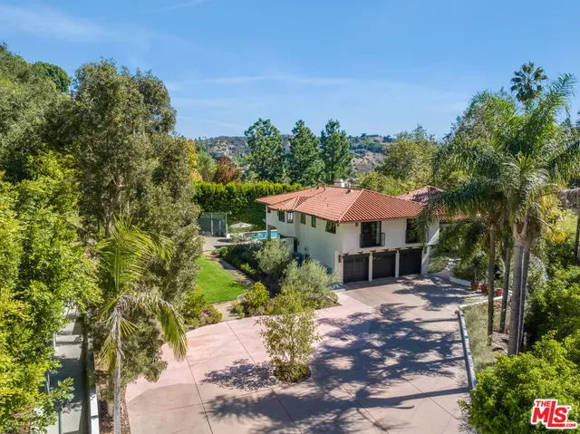 $6,299,000 | 7651 Willow Glen Road, Los Angeles, CA 90046