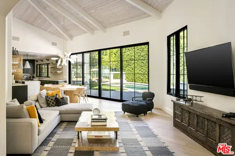 $6,299,000 | 7651 Willow Glen Road, Los Angeles, CA 90046