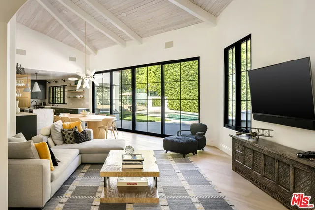 $6,299,000 | 7651 Willow Glen Road, Los Angeles, CA 90046