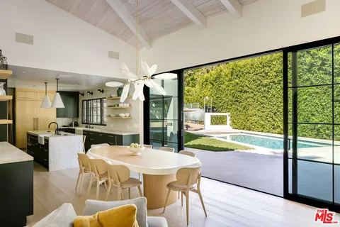 $6,299,000 | 7651 Willow Glen Road, Los Angeles, CA 90046