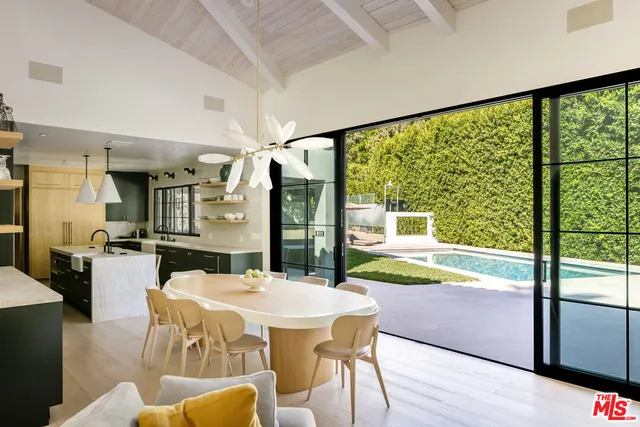 $6,299,000 | 7651 Willow Glen Road, Los Angeles, CA 90046