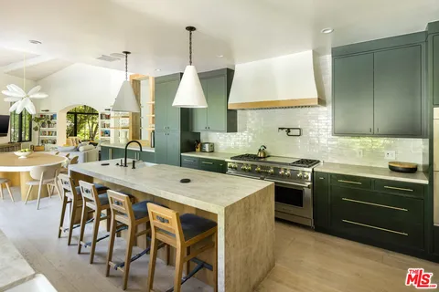 $6,299,000 | 7651 Willow Glen Road, Los Angeles, CA 90046