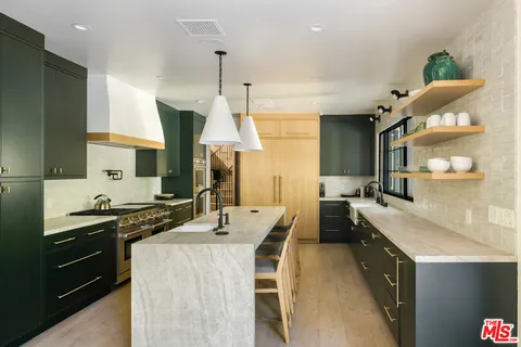 $6,299,000 | 7651 Willow Glen Road, Los Angeles, CA 90046