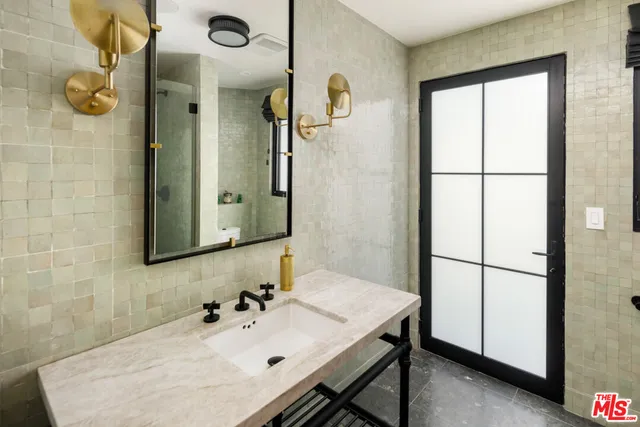 $6,299,000 | 7651 Willow Glen Road, Los Angeles, CA 90046