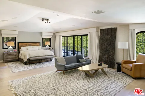 $6,299,000 | 7651 Willow Glen Road, Los Angeles, CA 90046