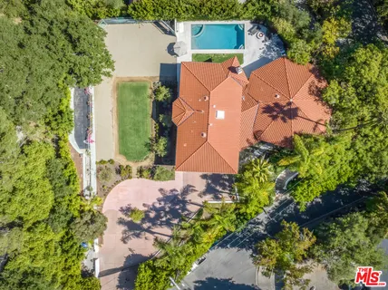 $6,299,000 | 7651 Willow Glen Road, Los Angeles, CA 90046