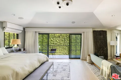 $6,299,000 | 7651 Willow Glen Road, Los Angeles, CA 90046