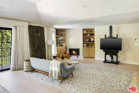 $6,299,000 | 7651 Willow Glen Road, Los Angeles, CA 90046