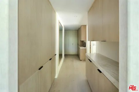 $6,299,000 | 7651 Willow Glen Road, Los Angeles, CA 90046