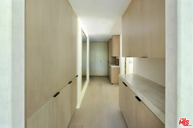 $6,299,000 | 7651 Willow Glen Road, Los Angeles, CA 90046