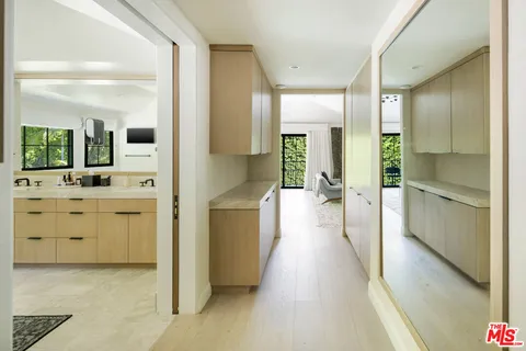 $6,299,000 | 7651 Willow Glen Road, Los Angeles, CA 90046