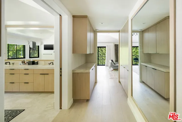 $6,299,000 | 7651 Willow Glen Road, Los Angeles, CA 90046