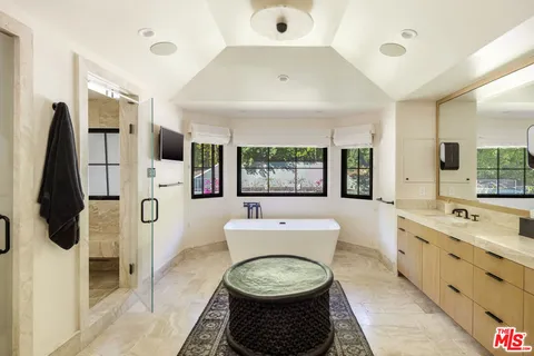 $6,299,000 | 7651 Willow Glen Road, Los Angeles, CA 90046