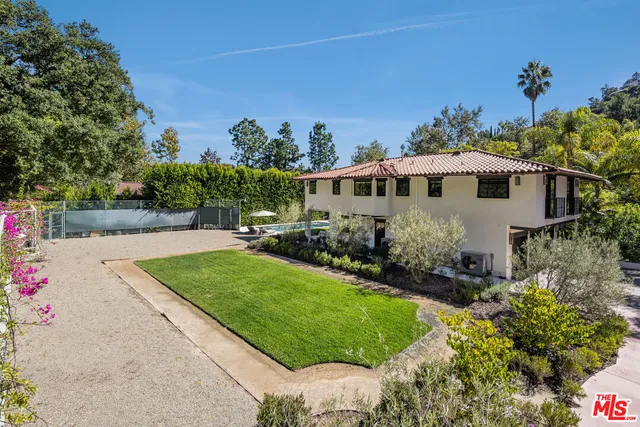 $6,299,000 | 7651 Willow Glen Road, Los Angeles, CA 90046