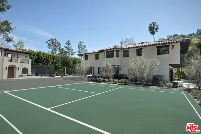 $6,299,000 | 7651 Willow Glen Road, Los Angeles, CA 90046