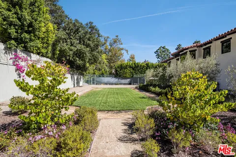 $6,299,000 | 7651 Willow Glen Road, Los Angeles, CA 90046