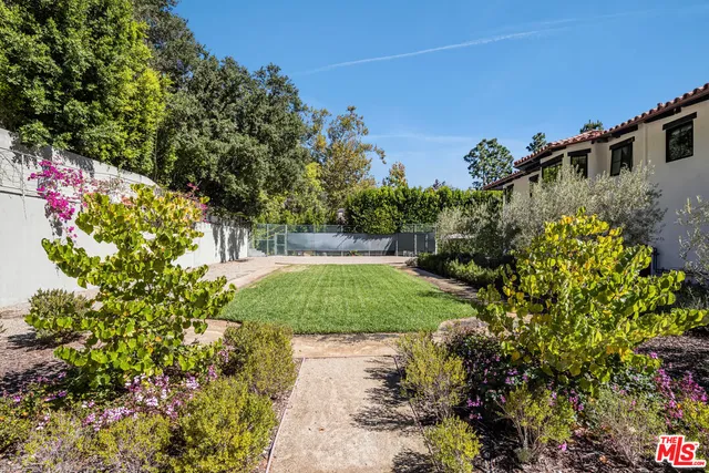 $6,299,000 | 7651 Willow Glen Road, Los Angeles, CA 90046