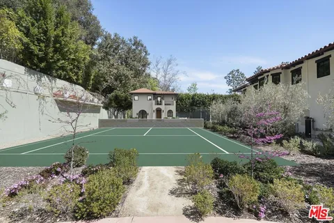 $6,299,000 | 7651 Willow Glen Road, Los Angeles, CA 90046