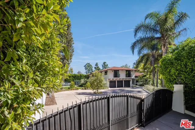 $6,299,000 | 7651 Willow Glen Road, Los Angeles, CA 90046