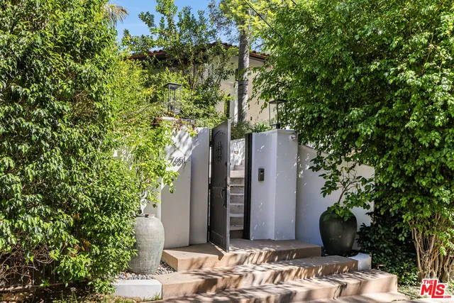 $6,299,000 | 7651 Willow Glen Road, Los Angeles, CA 90046