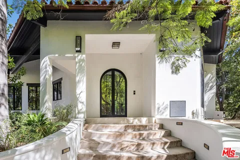 $6,299,000 | 7651 Willow Glen Road, Los Angeles, CA 90046