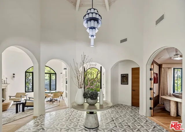 $6,299,000 | 7651 Willow Glen Road, Los Angeles, CA 90046