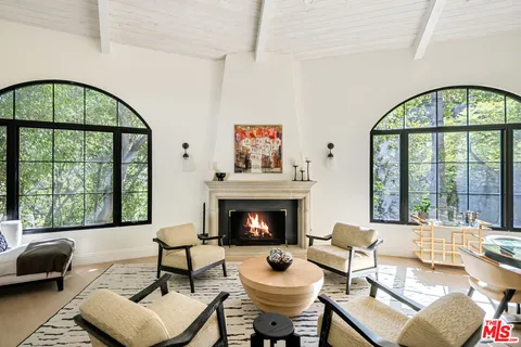 $6,299,000 | 7651 Willow Glen Road, Los Angeles, CA 90046