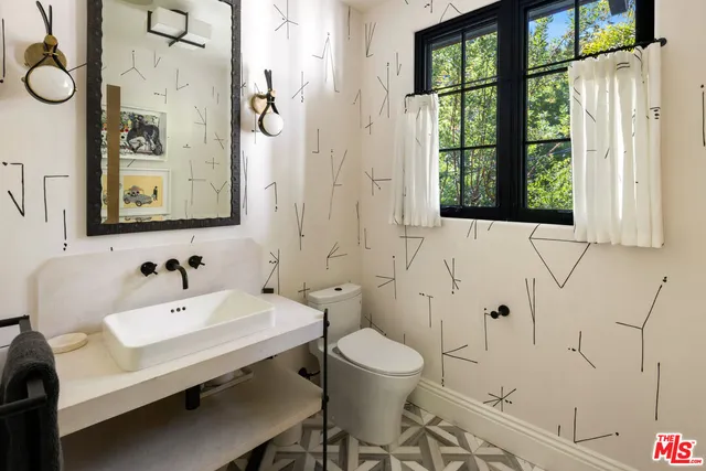 $6,299,000 | 7651 Willow Glen Road, Los Angeles, CA 90046