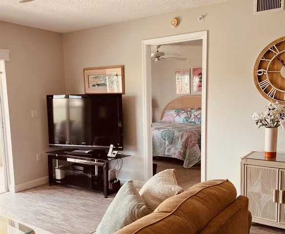 $5,250 | 9300 Clubside Circle, Unit 1109, Sarasota, FL 34238