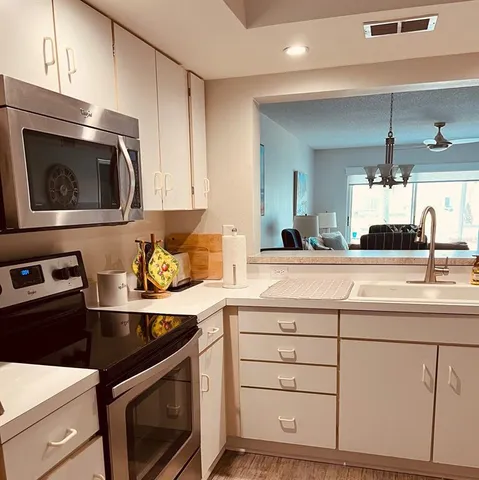 $5,250 | 9300 Clubside Circle, Unit 1109, Sarasota, FL 34238