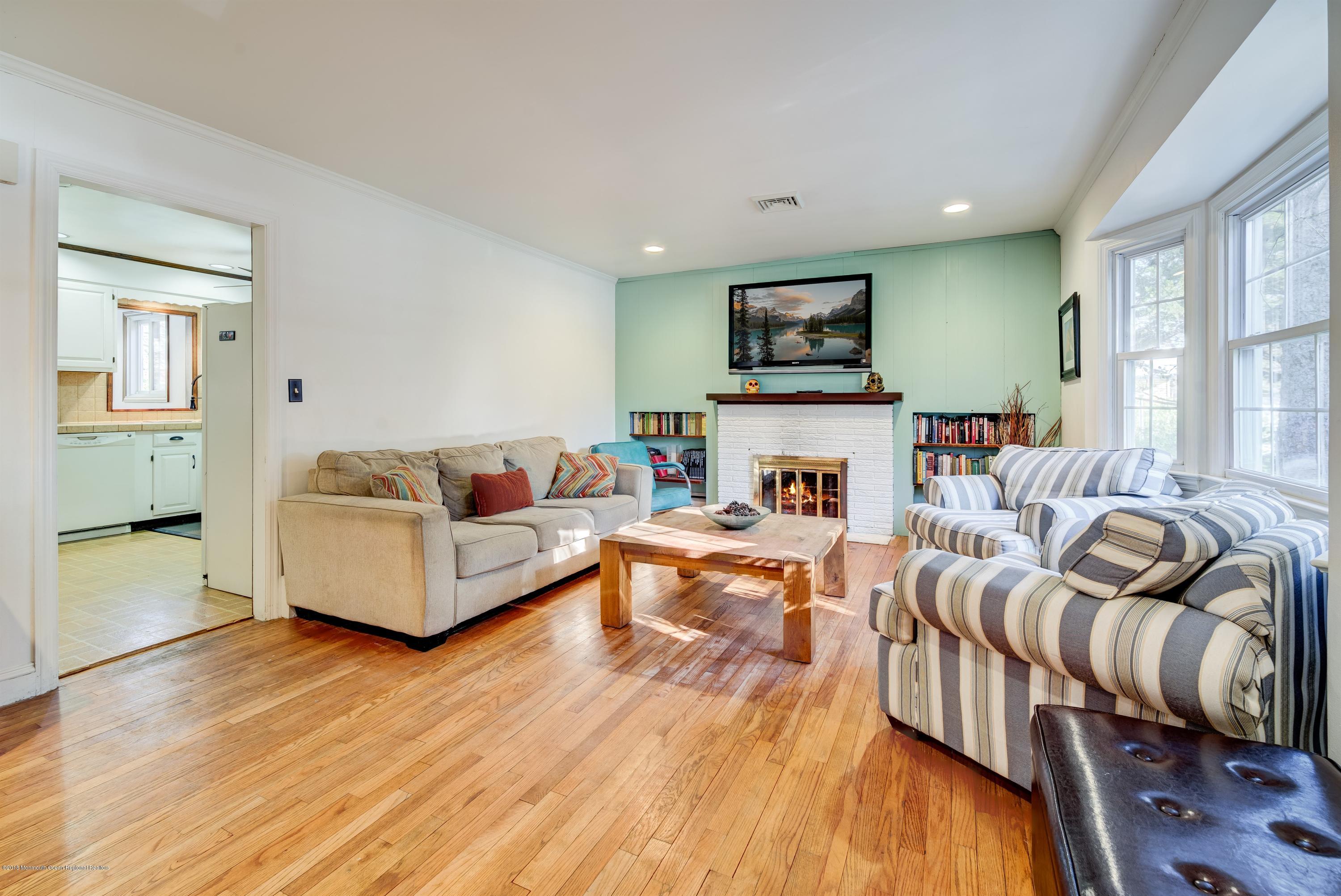 003_LIVING ROOM