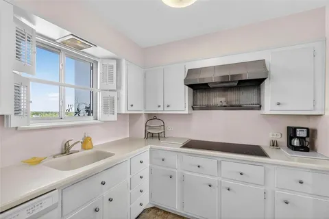 $475,000 | 1365 Snell Isle Boulevard Northeast, Unit 6A, St. Petersburg, FL 33704